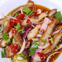 ยำคอหมูย่าง