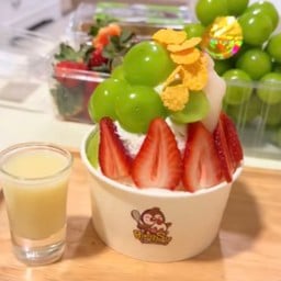 Bingsu L สตอเบอรี่สด องุ่นไซมัสคัส เงาะ คอนเฟลค