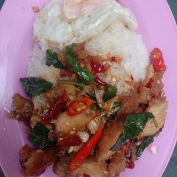 กระเพราไก่กรอบ