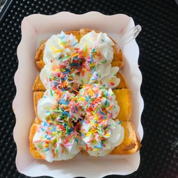 ขนมปังปิ้ง+วิปครีม+เรนโบว์