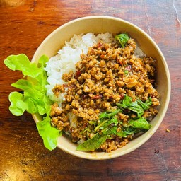 ข้าวกะเพราหมูสับพริกแห้ง(ไม่มีไข่)