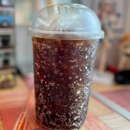 เป๊ปซี่แก้วโอ่งใส่น้ำแข็ง