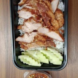 ข้าวหมูทอดหน้าตึก