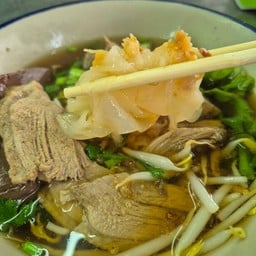 ก๋วยเตี๋ยวเป็ดแปดริ้ว ท่าดินแดง