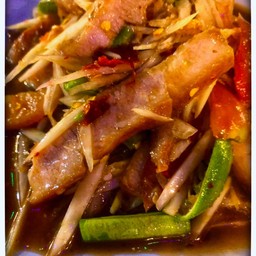 ส้มตำคอหมูย่าง