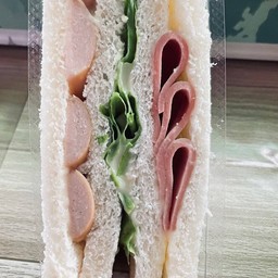 แซนวิชไส้กรอกโบโลน่า