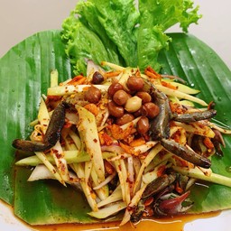 ยำมะม่วงปูเค็ม