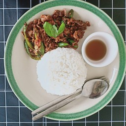 ข้าวราดผัดกะเพรา