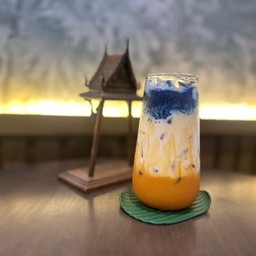 ชาขนมชั้นอัญชัน (ชาไทย อัญชัน)