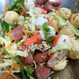 ยำลูกชิ้นแซ่บๆ