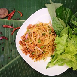 ยำแหนมสดข้าวทอด ขายดีมาก