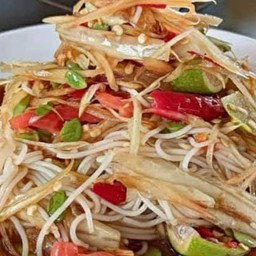 ตำซั่วขนมจีน