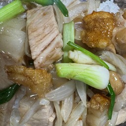 หมูกรอบผัดน้ำมันหอย