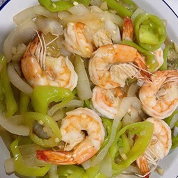 ผัดพริกหยวกกุ้งราดข้าว