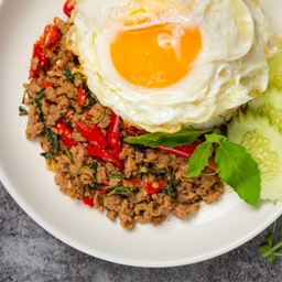 ข้าวกะเพรา (Stir-Fried Basil with Rice)