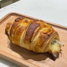 Ham cheese onion croissant