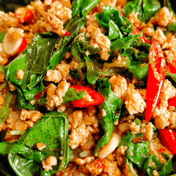 ข้าวกะเพราใส่ใบโหระพา