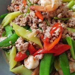 ผัดพริกหยวกรวมราดข้าว