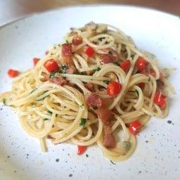 สปาเก็ตตี้อัลลิโอ เอ โอลิโอ (พริกสด)