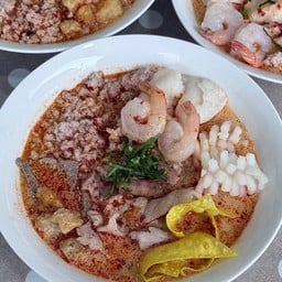 ก๋วยเตี๋ยวยกร้าน หมู เครื่องใน ทะเล (น้ำใส)