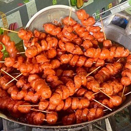 ร้านอิ่มอร่อยลูกชิ้นโบราณ หลังสระอบจ.แพร่