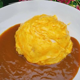 ข้าวแกงกะหรี่ ไข่ทอร์นาโด