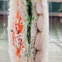 แซนวิชไส้กรอกปูอัด