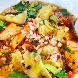 เกี๊ยวหมูแดงหมูสับต้มยำ