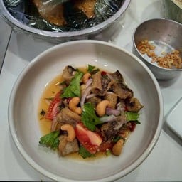 ยำปลาสลิดกรอบ