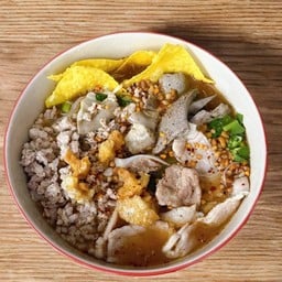 ก๋วยเตี๋ยวยกร้าน หมู เครื่องใน (ต้มยำน้ำใส)
