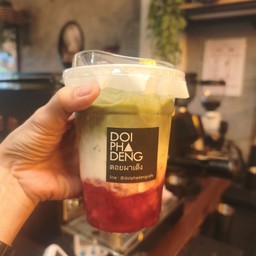 ลาเต้มัจฉะสตอเบอร์รี่