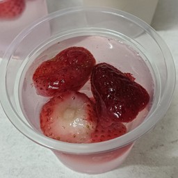 สตอเบอรี่ลอยแก้ว