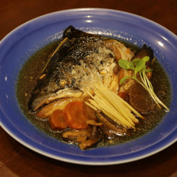 หัวปลาแซลมอนต้มซีอิ๊ว