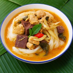 ขนมจีนแกงเผ็ดไก่หน่อไม้