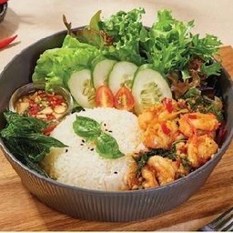 ข้าวกะเพรากุ้ง