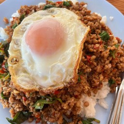 กระเพาเล็กๆ&ลาบส้มตำ ติดต่อติดใจกระเพาเล็กๆ