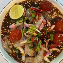 ยำไข่แดงกุ้งสด