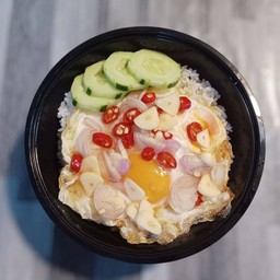 ข้าวไข่ดาว พริก กระเทียม