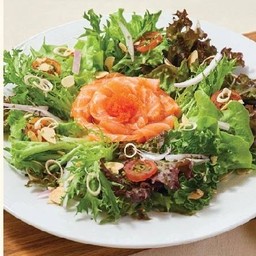 สลัดแซลมอนแซ่บ