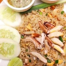 ข้าวผัดเนื้อก้ามอ่อนปูจานใหญ่