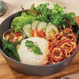 ข้าวกะเพราปลาหมึก