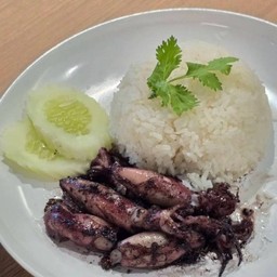 ข้าวหมึกผัดน้ำดำ