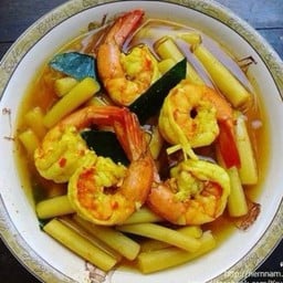 แกงส้มกุ้งไหลบัว