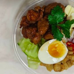 ข้าวขยำหมู-กุ้ง ร้านมีนตรา