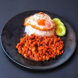 ข้าวราดผัดหมูสับผัดน้ำมันหอย