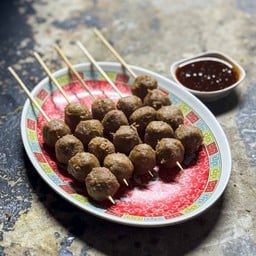 ลูกชิ้นเนื้อวัวน้ำจิ้มมะขามเปียก (ลูกชิ้นเนื้อล้วนขายเป็นชุดชุดละ5ไม้)