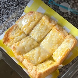 ขนมปังเนยนม