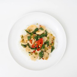 ข้าวหอยเชลล์ผัดกะเพรา