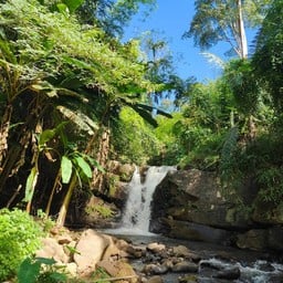 เนินส่งญาติ