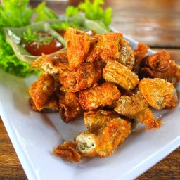 ใส้อ่อนทอดกระเทียม